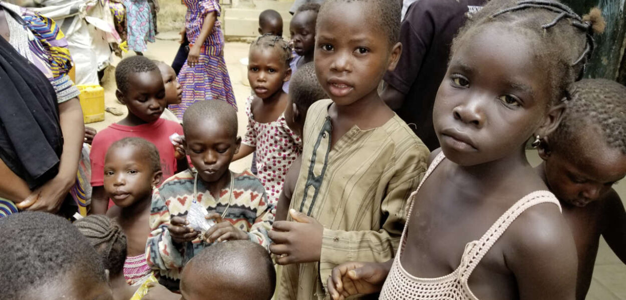 Des enfants chrétiens dans un camp de réfugiés catholique à Maiduguri dans l’État fédéré de Borno (nord-est du Nigéria). Ils ont dû fuir la violence de la milice terroriste islamiste Boko Haram. (Août 2017) (csi)