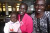 Tous les esclaves libérés sont soumis à un examen médical. Dans les cas graves, CSI se charge des frais hospitaliers à Nairobi (Kenya). Une tumeur a pu être opérée chez Akoor, l’enfant de l’affranchie Abuk Mayen Chan. (csi)