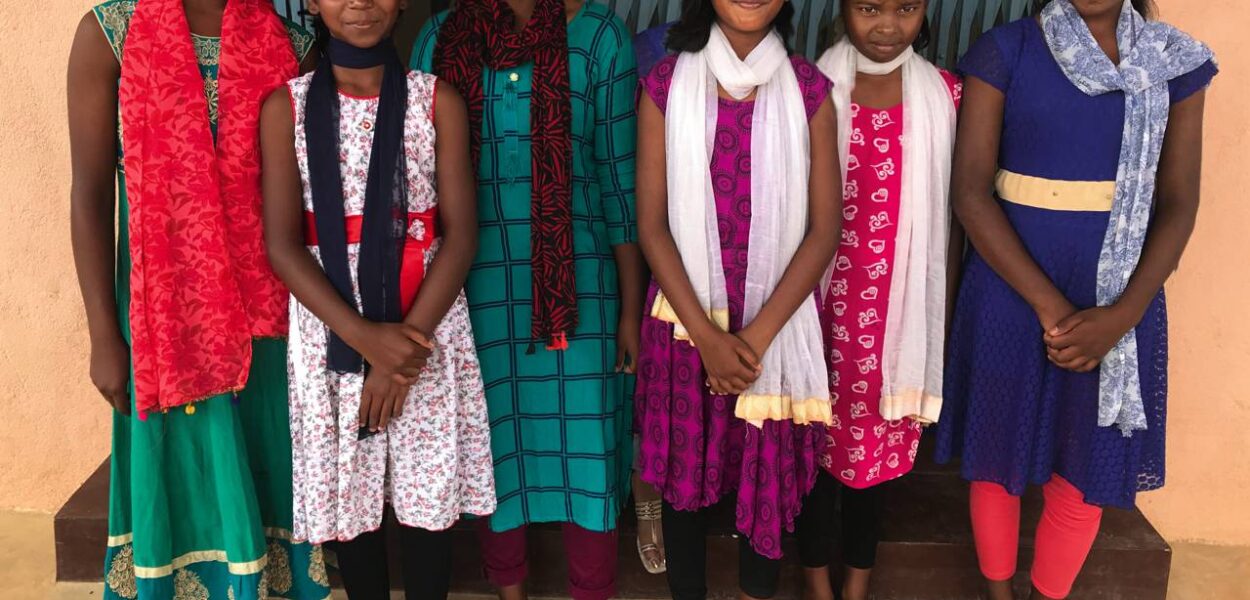 Ces six filles ont beaucoup souffert. Dans le foyer protégé, elles trouvent un havre de paix. Asha est la troisième fille à partir de la gauche. (csi)