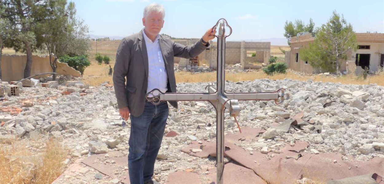 Le directeur de CSI John Eibner à Tel Nasri près de Tel Tamer en mai 2016. (csi)