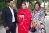 Sabra Zulfiqar peut à nouveau sourire ; ici avec sa fille et le compagnon de voyage pakistanais de CSI. (csi)