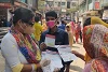 Unsere Partner in Bangladesch nehmen die Corona-Pandemie sehr ernst und verteilen mit grossem Einsatz Info-Flyer an die Bevölkerung (csi)