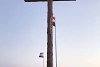 Une croix érigée par les chrétiens irakiens pour montrer qu’ils ne quitteront pas l’Irak du jour au lendemain. (csi)