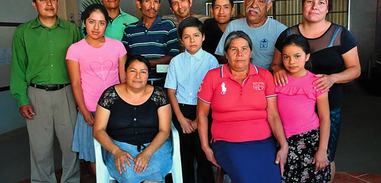 Des membres de l’Église évangélique menacée de San Juan. Alonso Silva (au milieu, en haut) a été jeté en prison par des villageois. Guadalupe Aragon Reyes (à droite, en haut) a été enfermée pendant trois jours avant d’être chassée du village. (wwm)