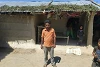 Saroj Yadhav de Nepalganj a perdu son travail de conducteur de rickshaws. Désespéré, il se demande comment il va nourrir sa famille. (csi)