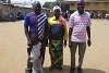 Le responsable CSI Franco Majok (à droite) a rencontré la famille dans le camp de réfugiés de Jos. (csi)