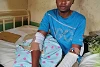 Mathew Davou a été blessé aux deux bras. Il est en colère : « Le gouvernement ne fait rien pour stopper la violence des Peuls ! » (csi)
