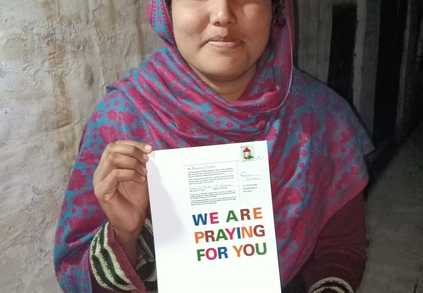 Les cartes de solidarité sont arrivées. C’est avec un cœur plein de reconnaissance que Rabia Anwar nous montre une lettre qu’elle a reçue. (csi)