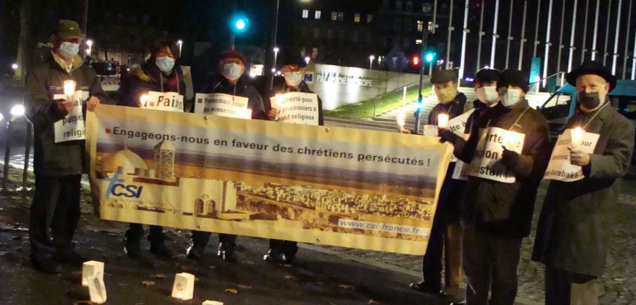 À Strasbourg, la veillée silencieuse a eu lieu devant le Palais de l’Europe. (csi)