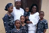 Pastor Buba Aliyu mit seiner Familie