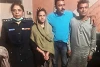 Das pakistanishe Mädchen Arzoo Lal  (zweite von links)