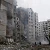 Dans la ville de Tchernihiv, des volontaires enlèvent les débris des habitations bombardées. rt