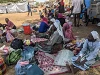 Complètement épuisés et affamés, des déplacés dans les monts Nouba attendent de l’aide. csi