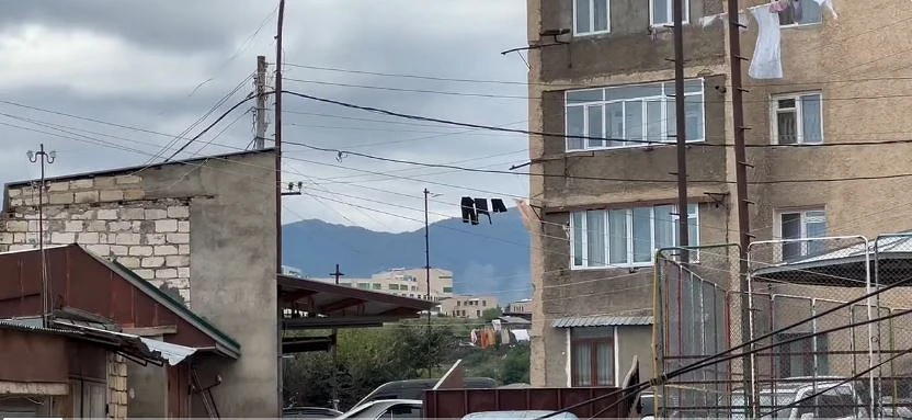 Stepanakert a subi des tirs d'artillerie le 19 septembre 2023. Photo : Marut Vanyan/Twitter