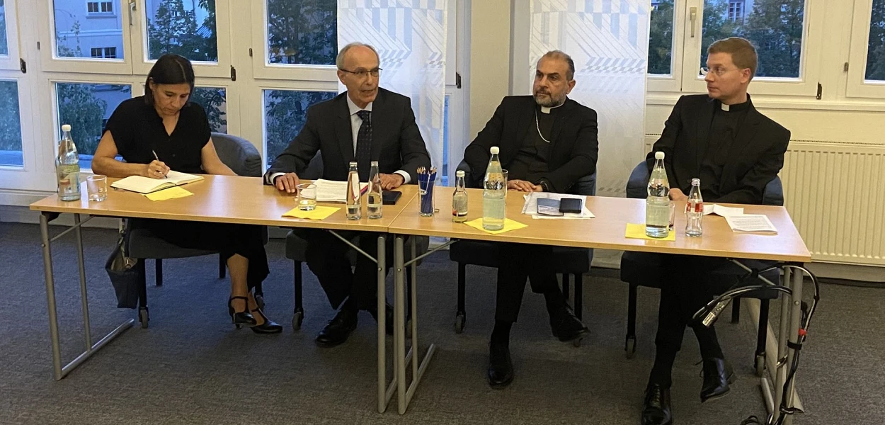 Kathrin Visse, Nabil Antaki, Amer Kassar et Peter Fuchs, directeur de CSI-Allemagne, en discussion sur l’avenir de la Syrie à l’Académie catholique de Berlin. csi