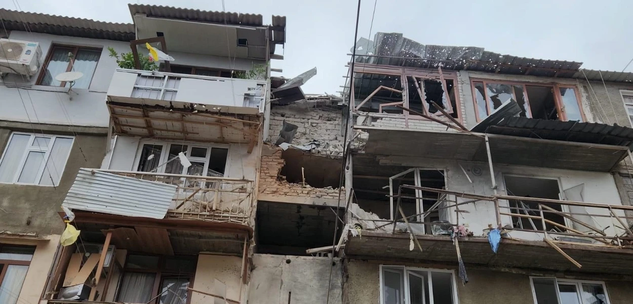 Des maisons bombardées au Haut-Karabakh. Photo : Artak Beglaryan