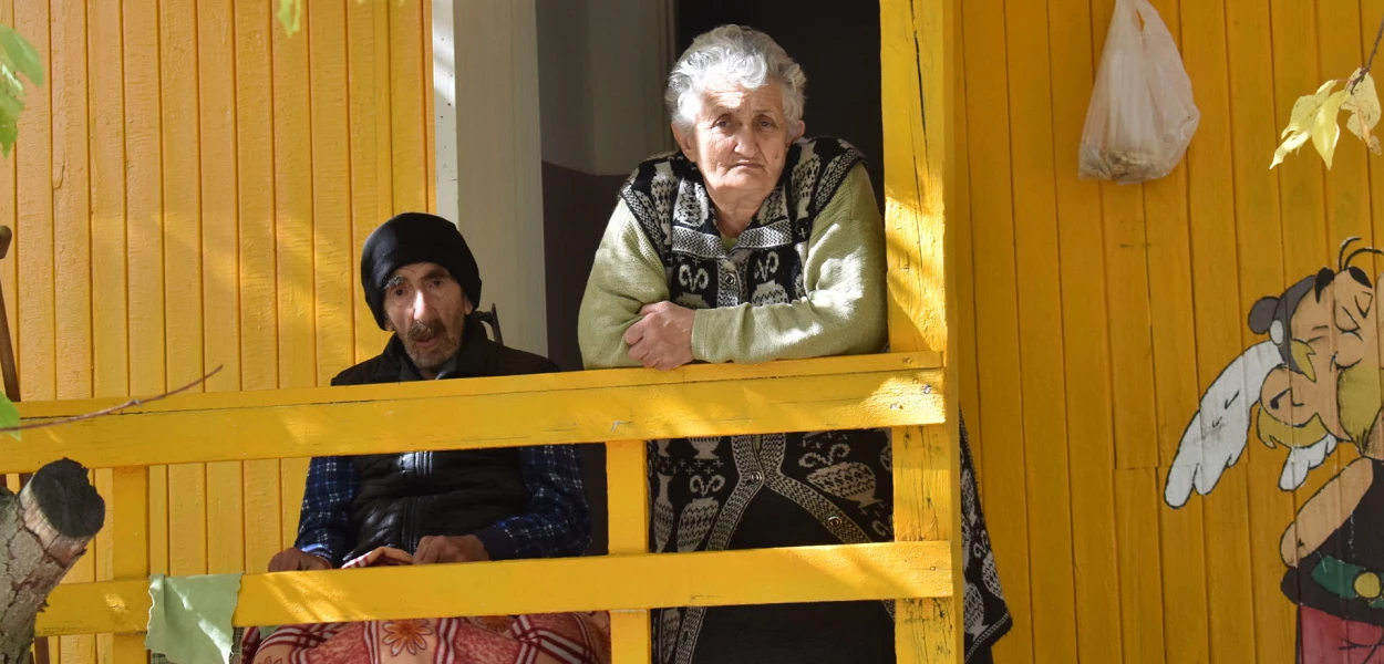 Une grande nostalgie de leur patrie : Slavik et Ira Sargsyans (75 et 67 ans) ont fui Stepanakert et vivent désormais dans un camp soutenu par CSI à Torosgyugh en Arménie. Pour les personnes âgées, l'expulsion du Haut-Karabakh pèse particulièrement lourd. csi