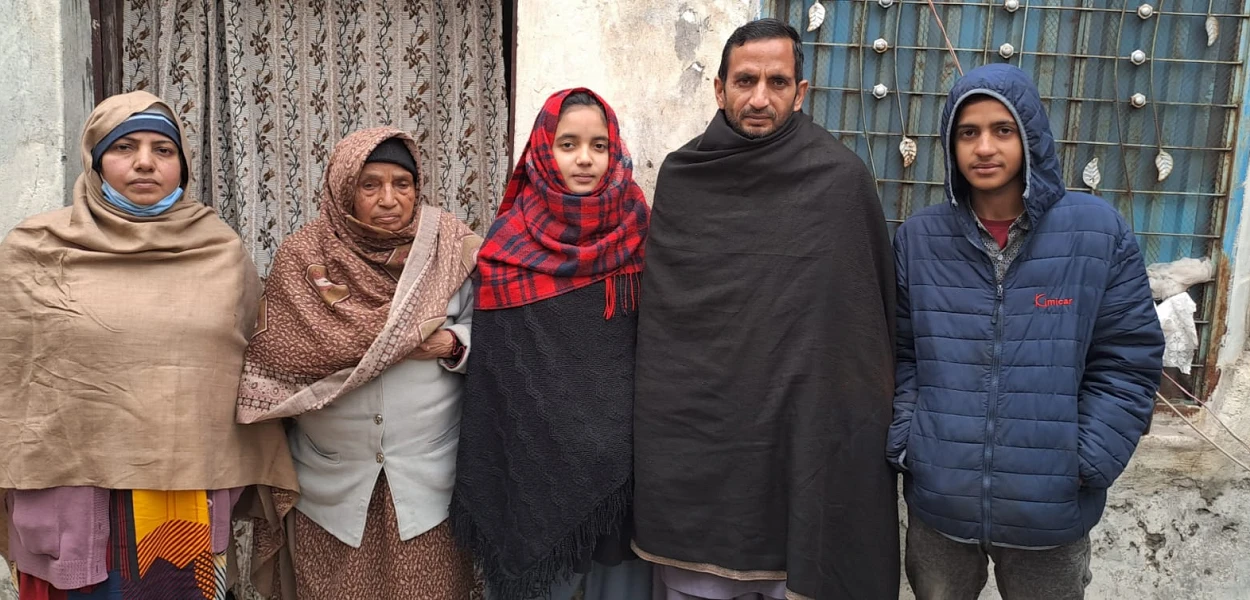 Muskan Ashgar (au centre) avec sa famille. Après l’agression du 18 décembre 2023, le choc est profond pour tous. csi